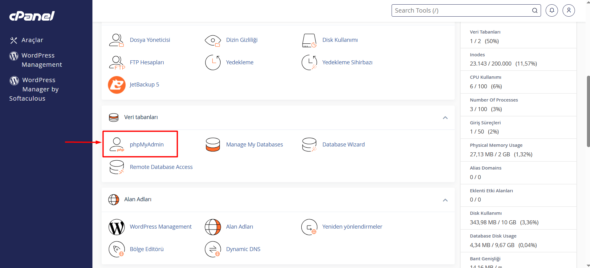 cPanel'e giriş yaptıktan sonra "Veri tabanları" başlığını bulun. Ardından bu bölümde yer alan phpMyAdmin butonuna tıklayın.
